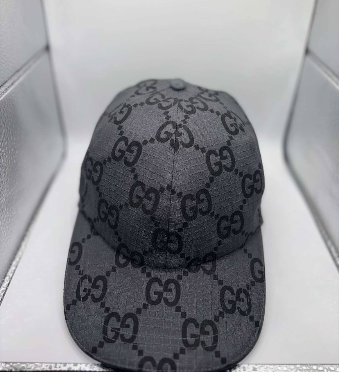 Gucci Monogramme GG Grise - Contraste Urbain